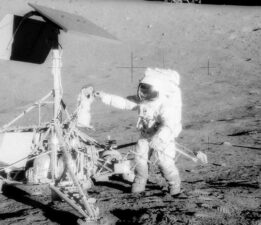 Çin’in Ay’a insanlı iniş görevi: 10 astronot eğitilecek