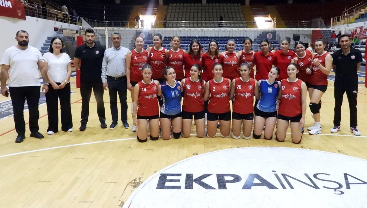 Kepez Belediyespor Kulübü Voleybol Takımı evinde galip