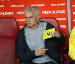 “Mourinho’nun papatya falı” (Spor yazarlarından Fenerbahçe değerlendirmesi)