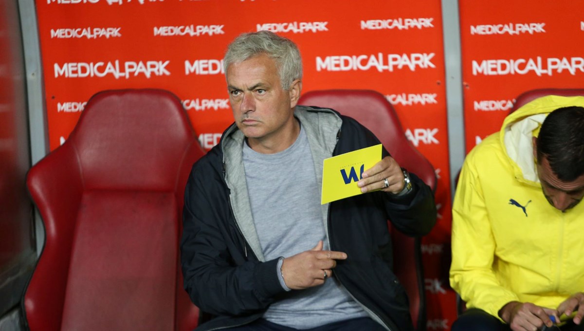 “Mourinho’nun papatya falı” (Spor yazarlarından Fenerbahçe değerlendirmesi)