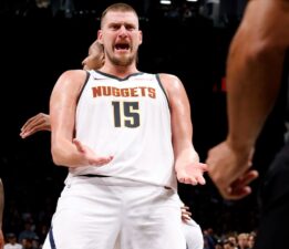 Nikola Jokic’ten triple double: Denver uzatmalarda kazandı