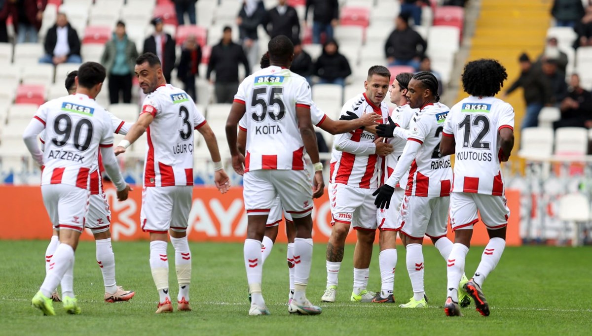 Sivasspor 3 puanı 3 golle aldı