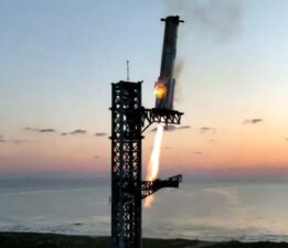 SpaceX, Starship roket güçlendiricisini iniş pistinde yakalamayı başardı