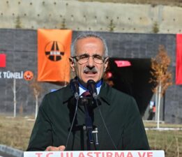 Aşık Şenlik Tüneli ve Çıldır-Aktaş yolu açıldı