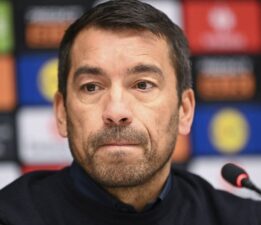 Beşiktaş Teknik Direktörü Giovanni van Bronckhorst’tan istifa sorusuna yanıt