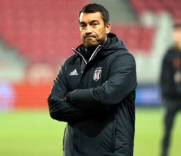 Beşiktaş’ta Giovanni van Bronckhorst dönemi sona eriyor