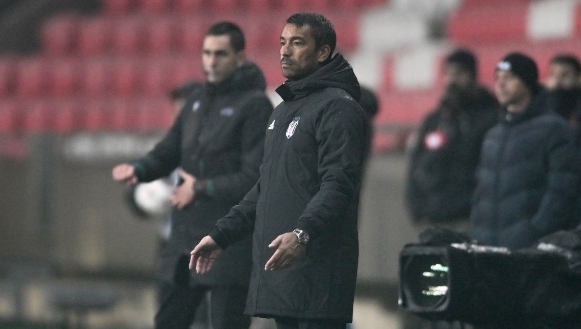 Beşiktaş’ta Giovanni van Bronckhorst dönemi sona mı eriyor? İlk aday belli oldu