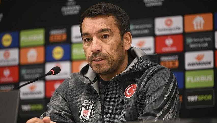 Beşiktaş’ta Van Bronckhorst ile yollar ayrıldı