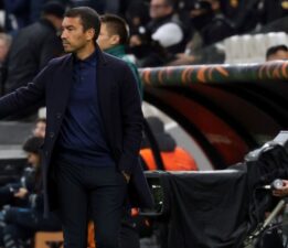 Giovanni van Bronckhorst’tan üç değişiklik