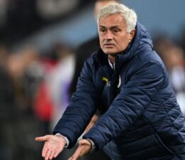 Hollanda’da Mourinho tribünde olacak