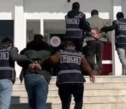 Maçta İstiklal Marşı okunurken ayağa kalkmayan 2 kişiye gözaltı