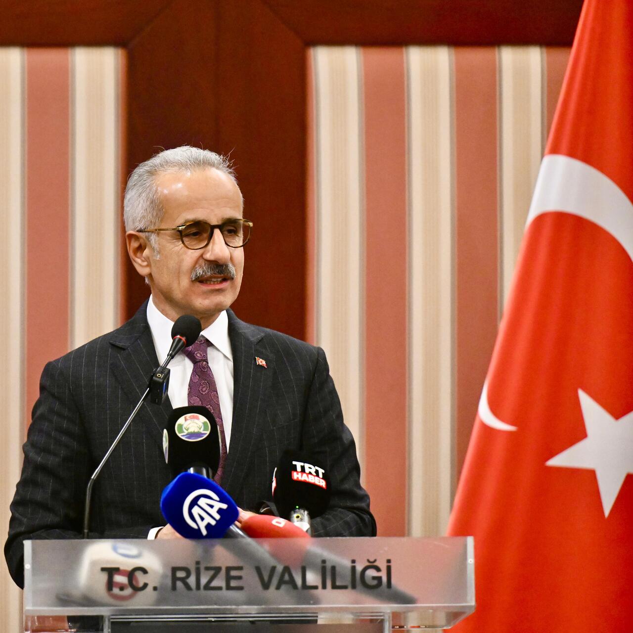 “Rize-Artvin Havalimanı’nda aydınlatma seviyesini CAT-2 seviyesine yükseltiyoruz”