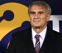 Şenol Güneş: Heykel taştan yapılır ama taşın fazlalıkları atılır