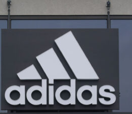 Adidas genel merkezine vergi baskını