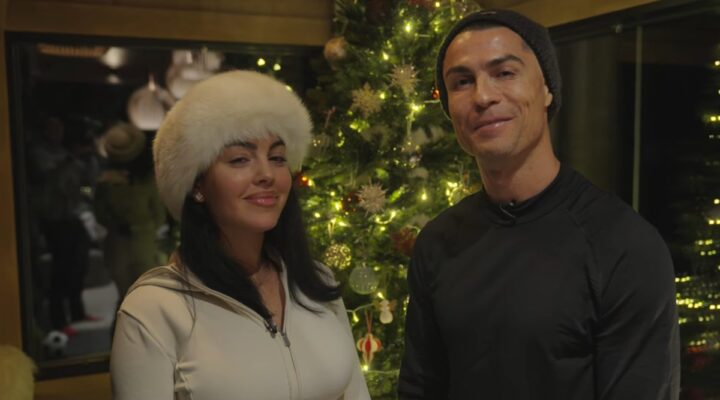 Cristiano Ronaldo’nun ailesiyle Noel keyfi: Eksi 20 derecede havuza daldı!