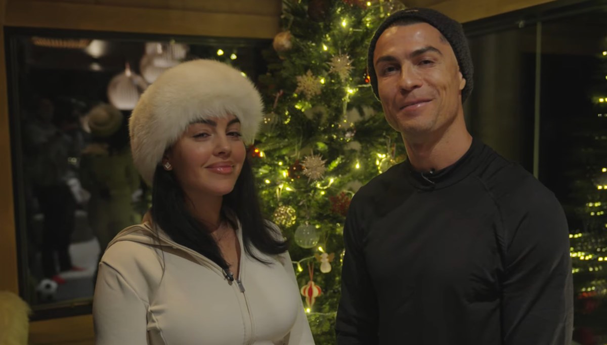 Cristiano Ronaldo’nun ailesiyle Noel keyfi: Eksi 20 derecede havuza daldı!