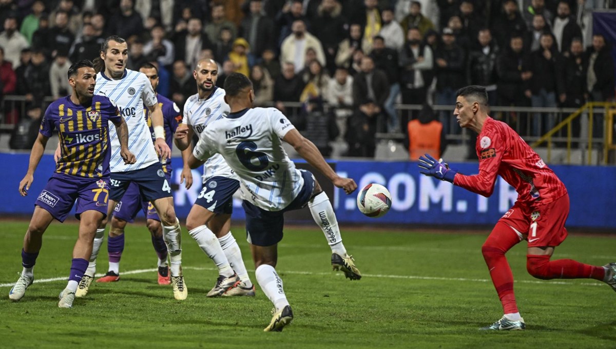 Fenerbahçe’nin en hırçın isimleri Djiku ve Fred oldu