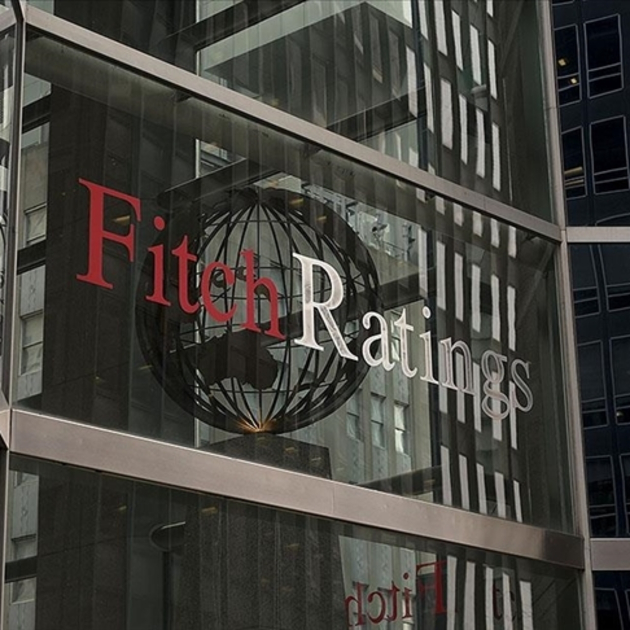 Fitch, küresel ekonomik büyüme tahminlerini yükseltti