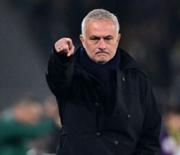 Jose Mourinho’dan derbi yorumu: “Çok zor bir maç olacak”