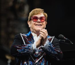 ‘Yılın İkonu’ Elton John