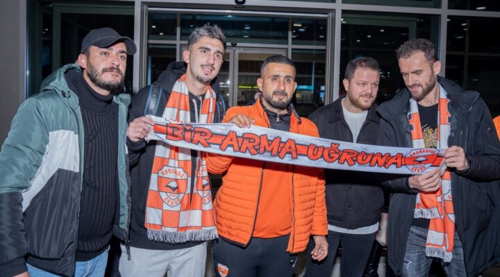 Adanaspor’un iki yeni transferi kente geldi