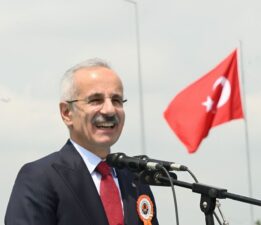 Otoyollardan 1 milyar araç geçti