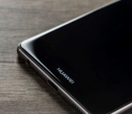 Huawei yeni katlanabilir telefonunu duyurdu