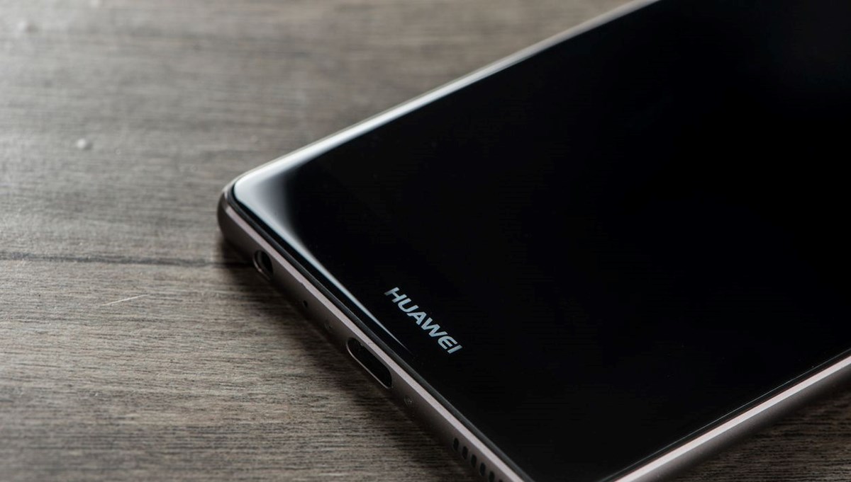 Huawei yeni katlanabilir telefonunu duyurdu