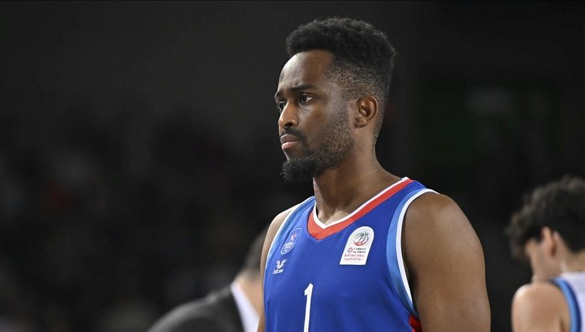 Anadolu Efes’te Beaubois en az 6 hafta sahalardan uzak kalacak
