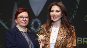 Ebru Yaşar’a iki ödül