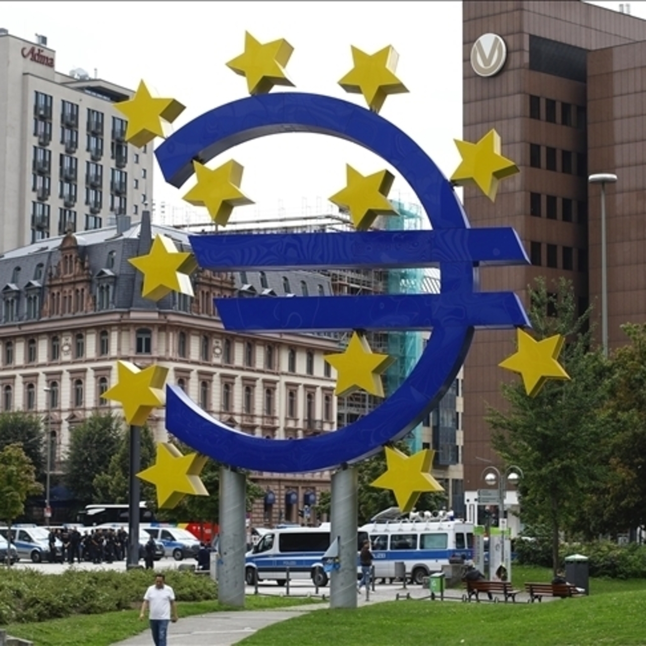Euro Bölgesi’nde yıllık enflasyon martta düştü