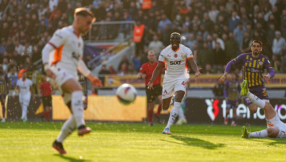 Galatasaray galip geldi, Osimhen rekorunu egale etti: Zirvede fark yeniden 5!