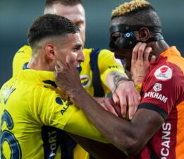 Kadıköy’de olaylı derbi | Galatasaray, Fenerbahçe’yi eledi: Saha karıştı 4 kırmızı kart çıktı!
