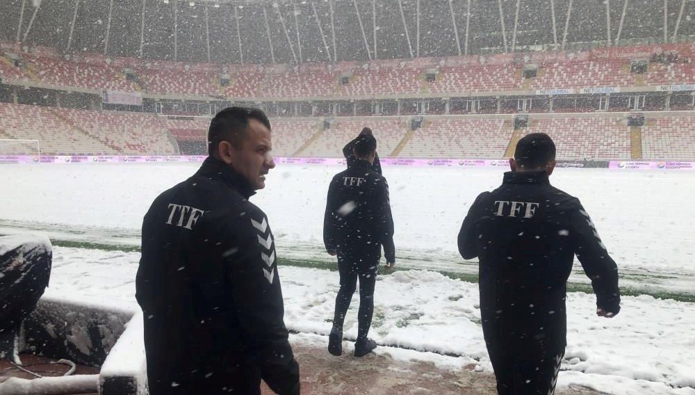 Sivasspor-Fenerbahçe maçı ertelenecek mi? Başlama saatinde kar yağışı beklentisi