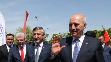 TBMM Başkanı Kurtulmuş, Kırgızistan’da Türk iş insanlarıyla bir araya geldi