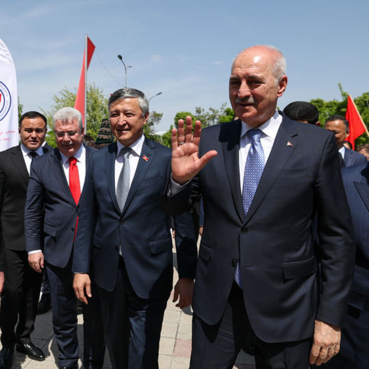 TBMM Başkanı Kurtulmuş, Kırgızistan’da Türk iş insanlarıyla bir araya geldi