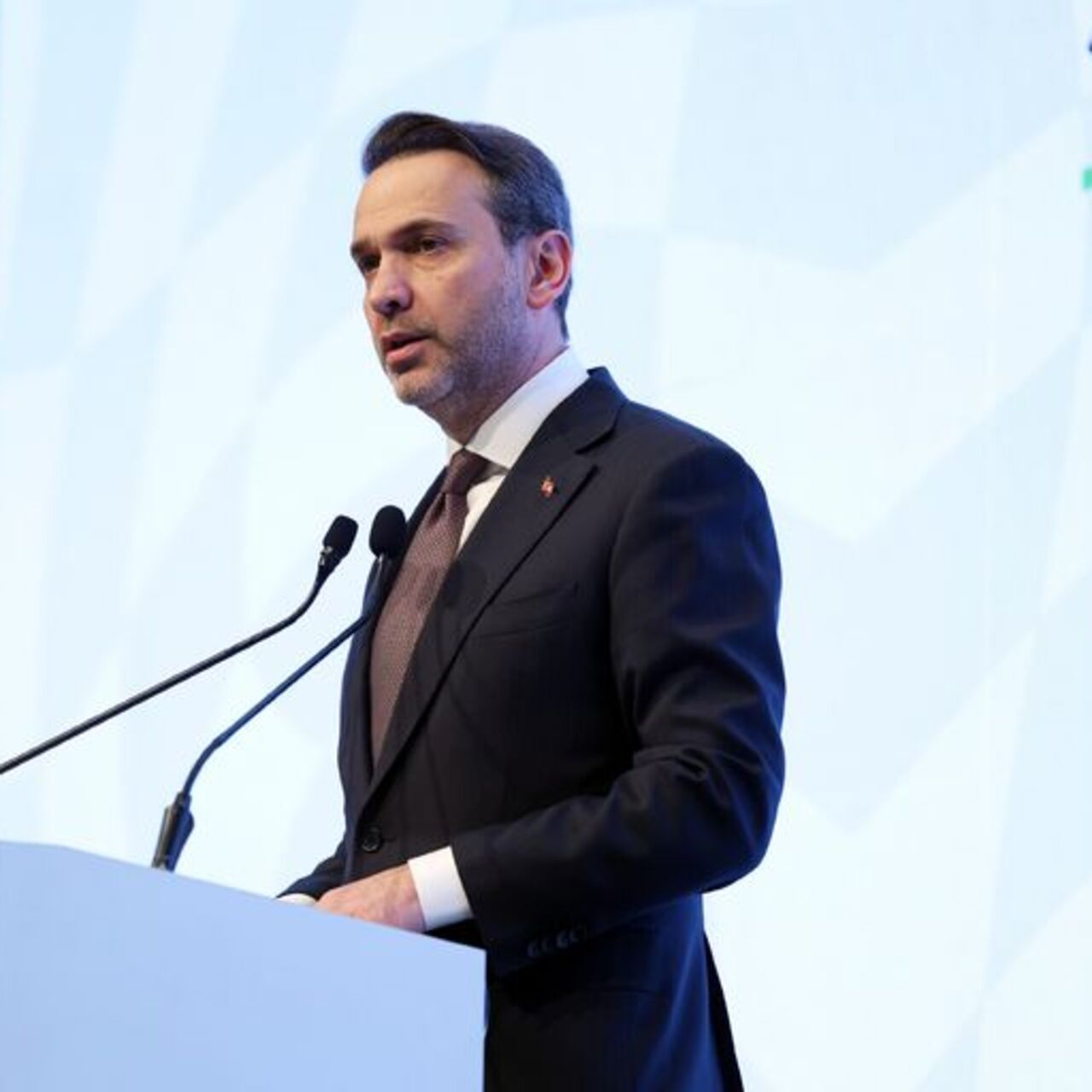 Bakan Bayraktar’dan Avrupa’daki elektrik kesintisine ilişkin açıklama