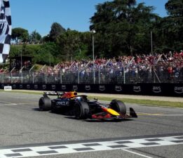 Formula 1’de kazanan Verstappen