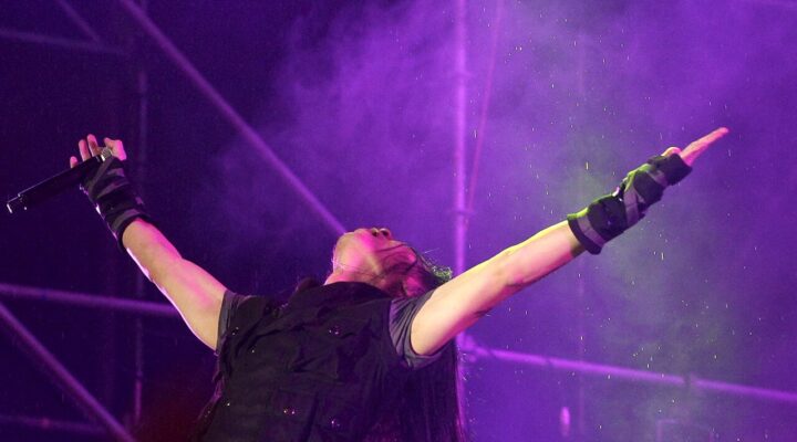Heavy metal şarkıcısı büyükelçi oldu
