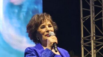 Hülya Koçyiğit’ten gençlere tavsiye