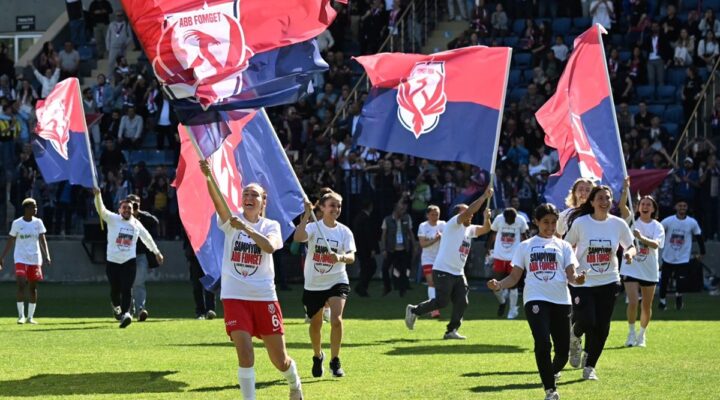 Kadınlar Süper Ligi’nde şampiyon olan ABB Fomget’ten Fenerbahçe’ye gönderme