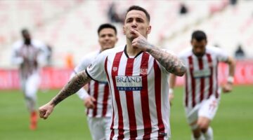 Sivasspor’da kritik maçın kadrosuna Rey Manaj alınmadı