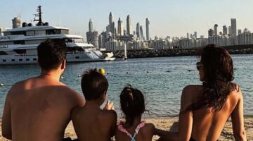 Ünlü çift ailece Dubai tatilinde